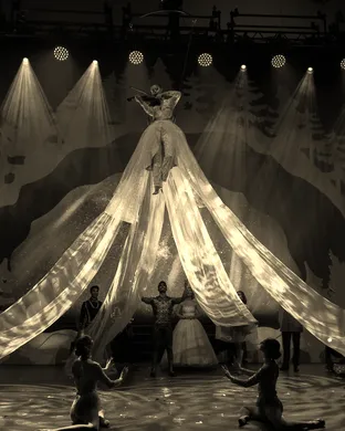 Cirque Musica Holiday Wonderland Whitewater
