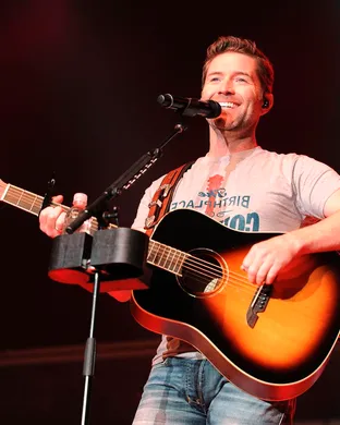 Josh Turner Cedarburg