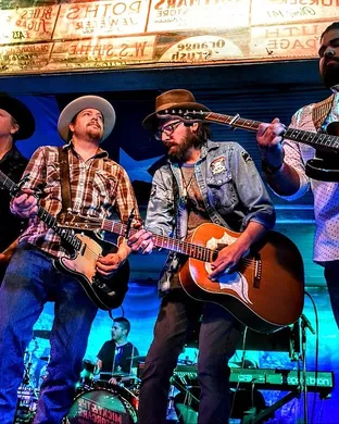 Micky and The Motorcars Milwaukee