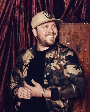 Mitchell Tenpenny Cedarburg